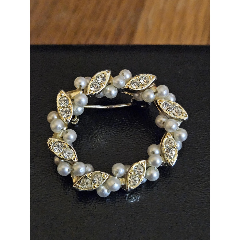 Vintage Gold Tone Wreath Brooch Faux Pearl Rhinestone Leaf Costume Jewelry